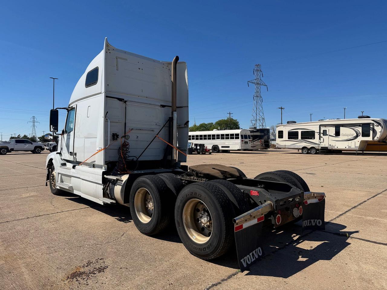 2016 VOLVO Vn