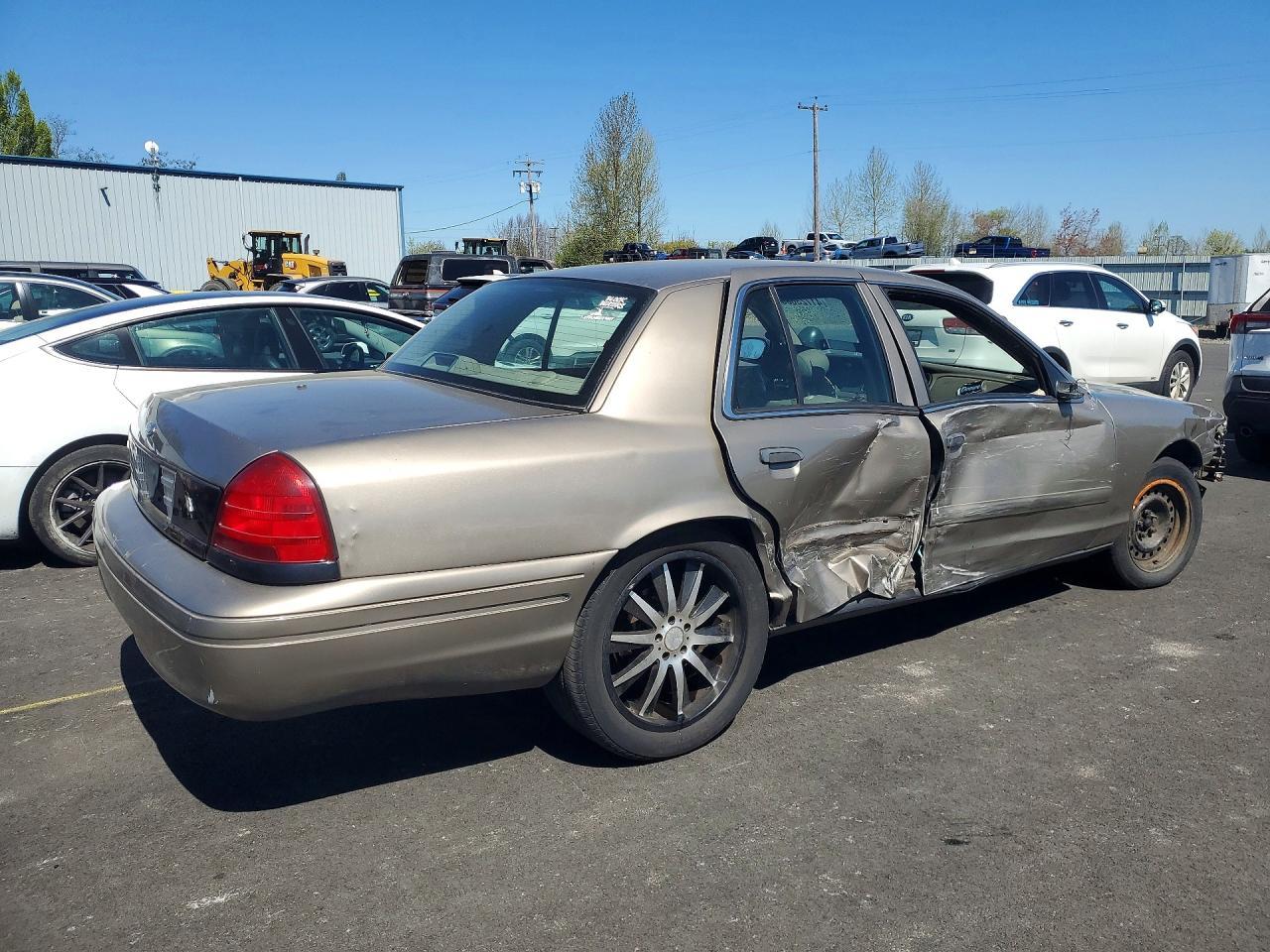2002 FORD Crown Victoria