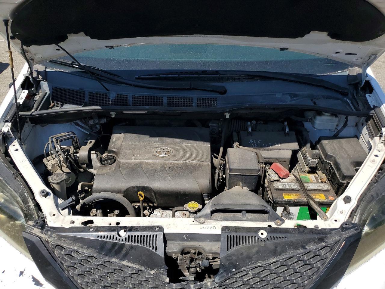 2011 TOYOTA SIENNA