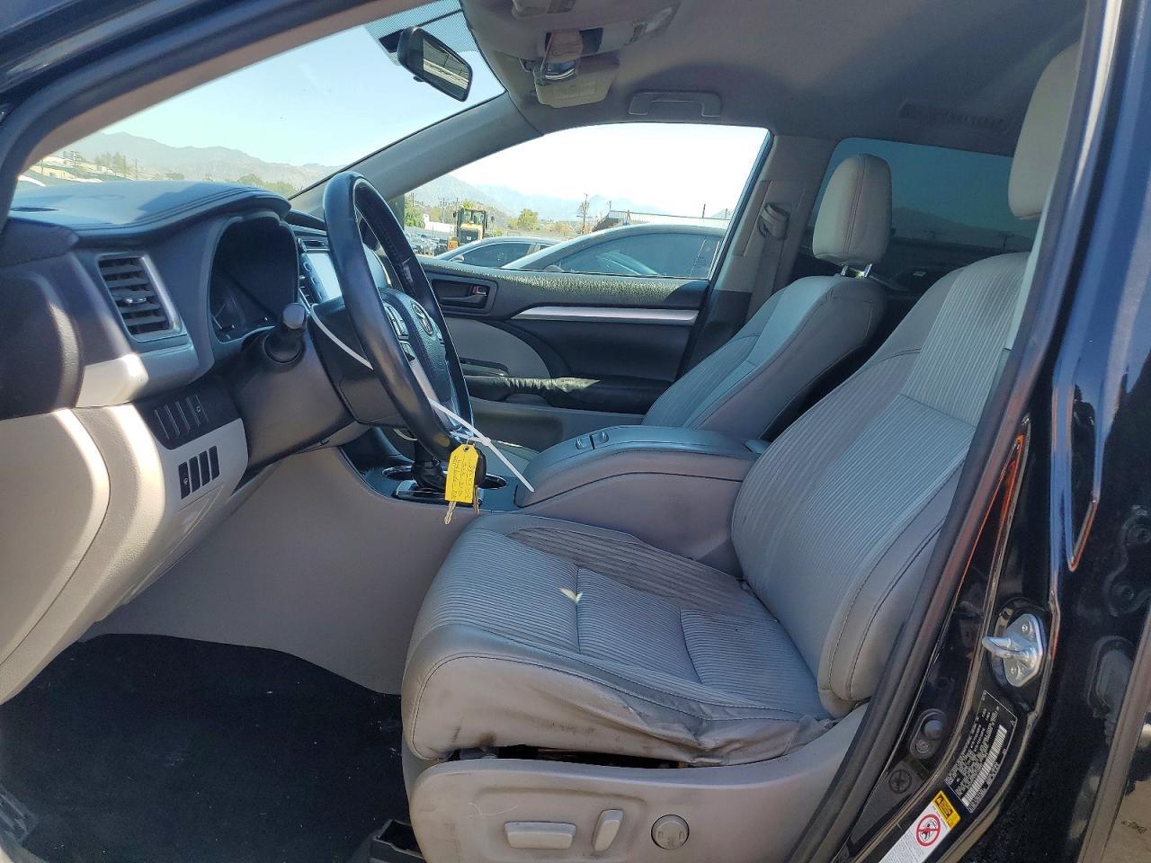 2016 TOYOTA HIGHLANDER
