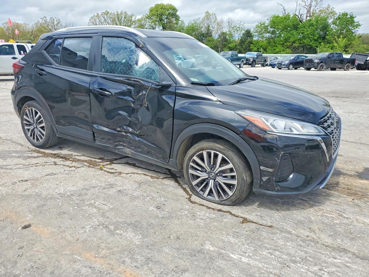 2021 NISSAN KICKS