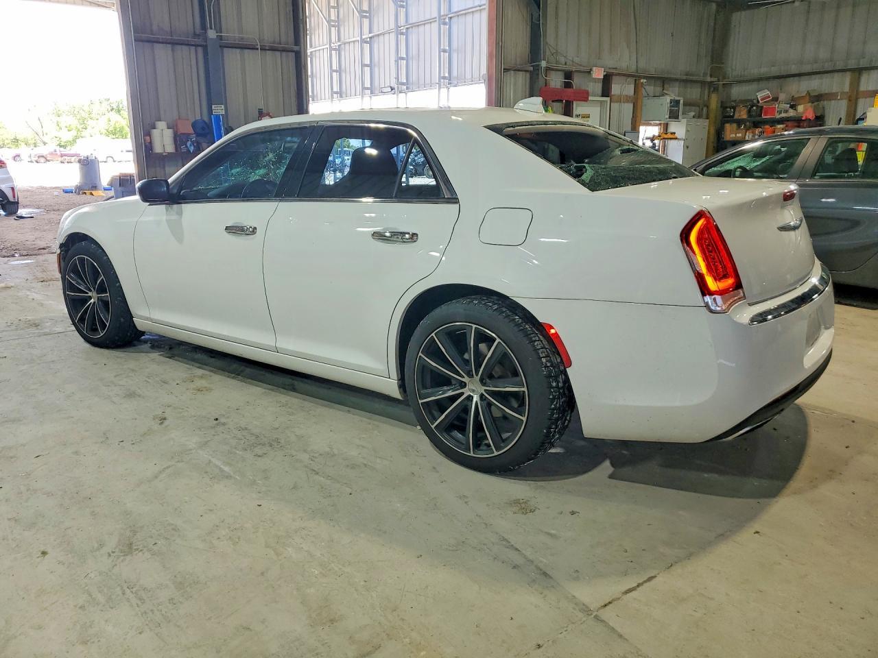 2016 CHRYSLER 300