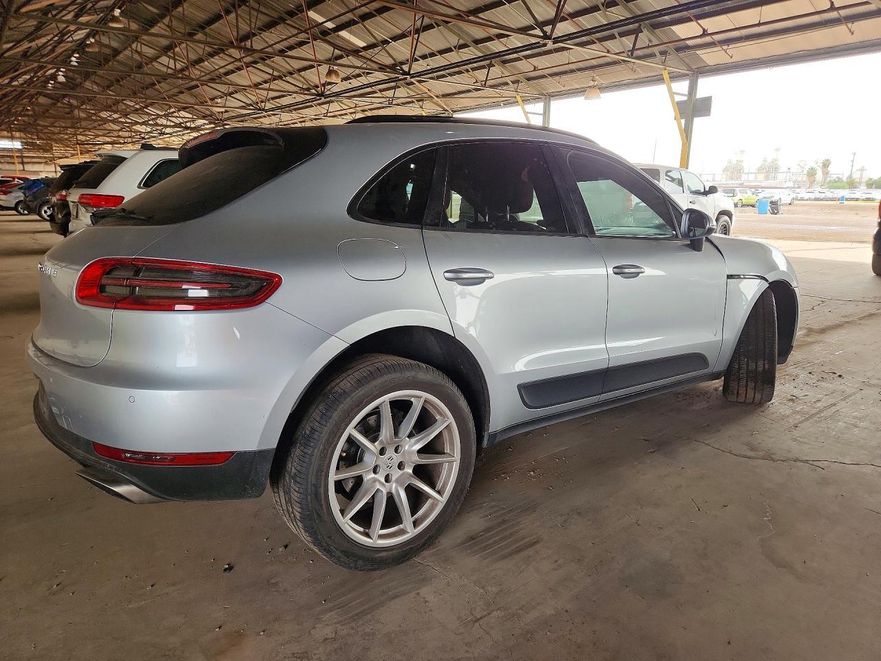 2017 PORSCHE Macan