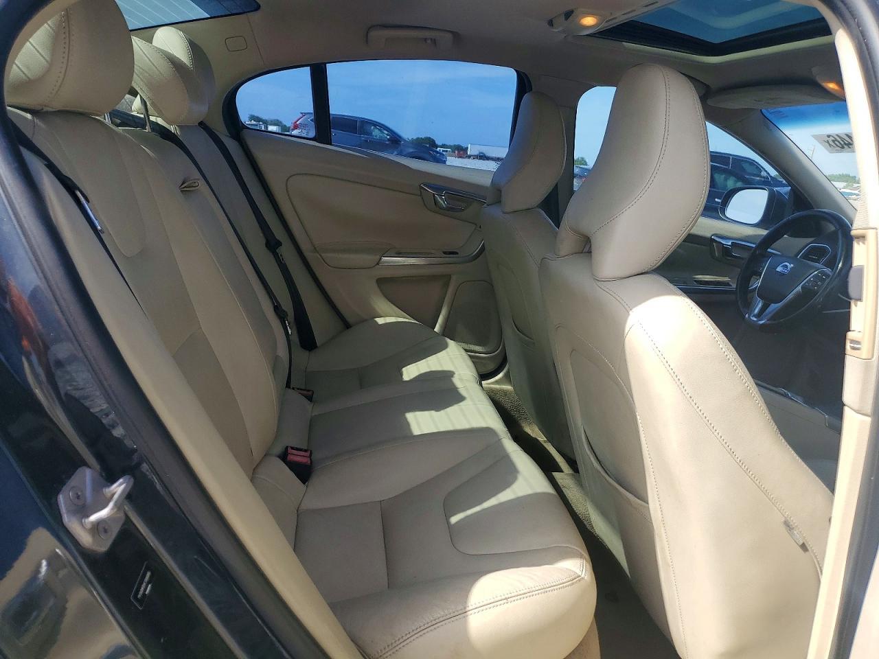 2015 VOLVO S60