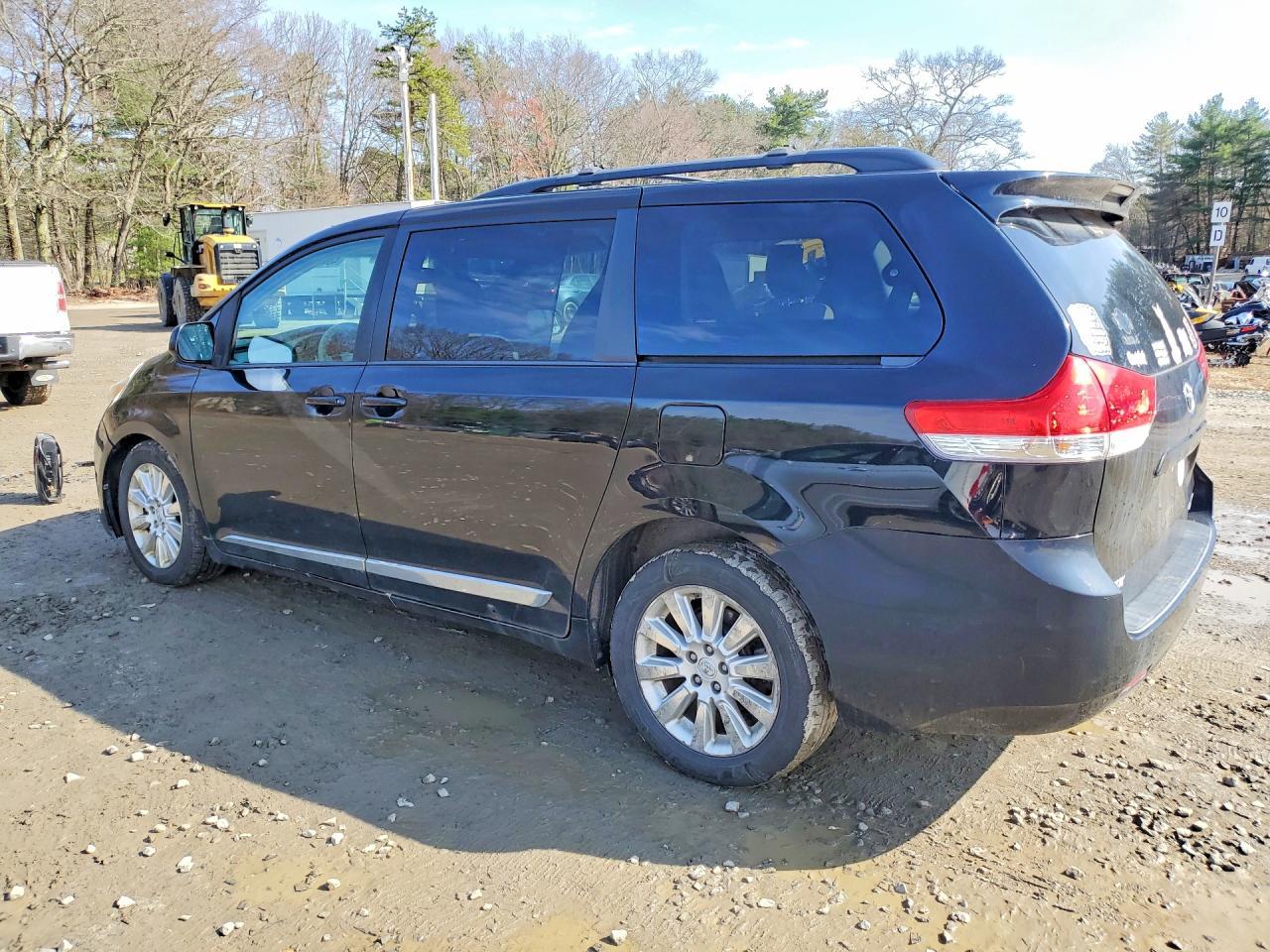 2013 TOYOTA SIENNA