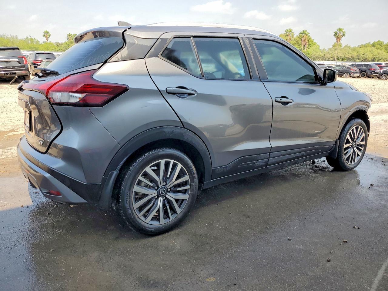 2023 NISSAN KICKS