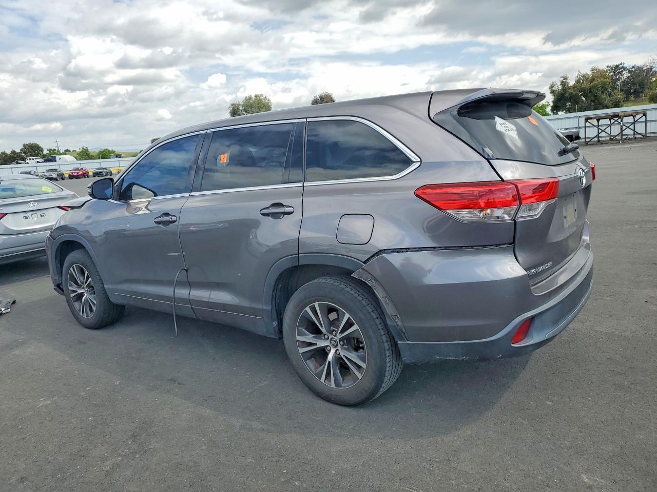 2018 TOYOTA HIGHLANDER