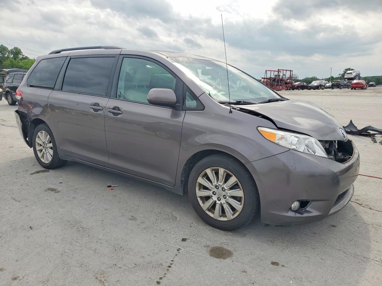 2013 TOYOTA SIENNA