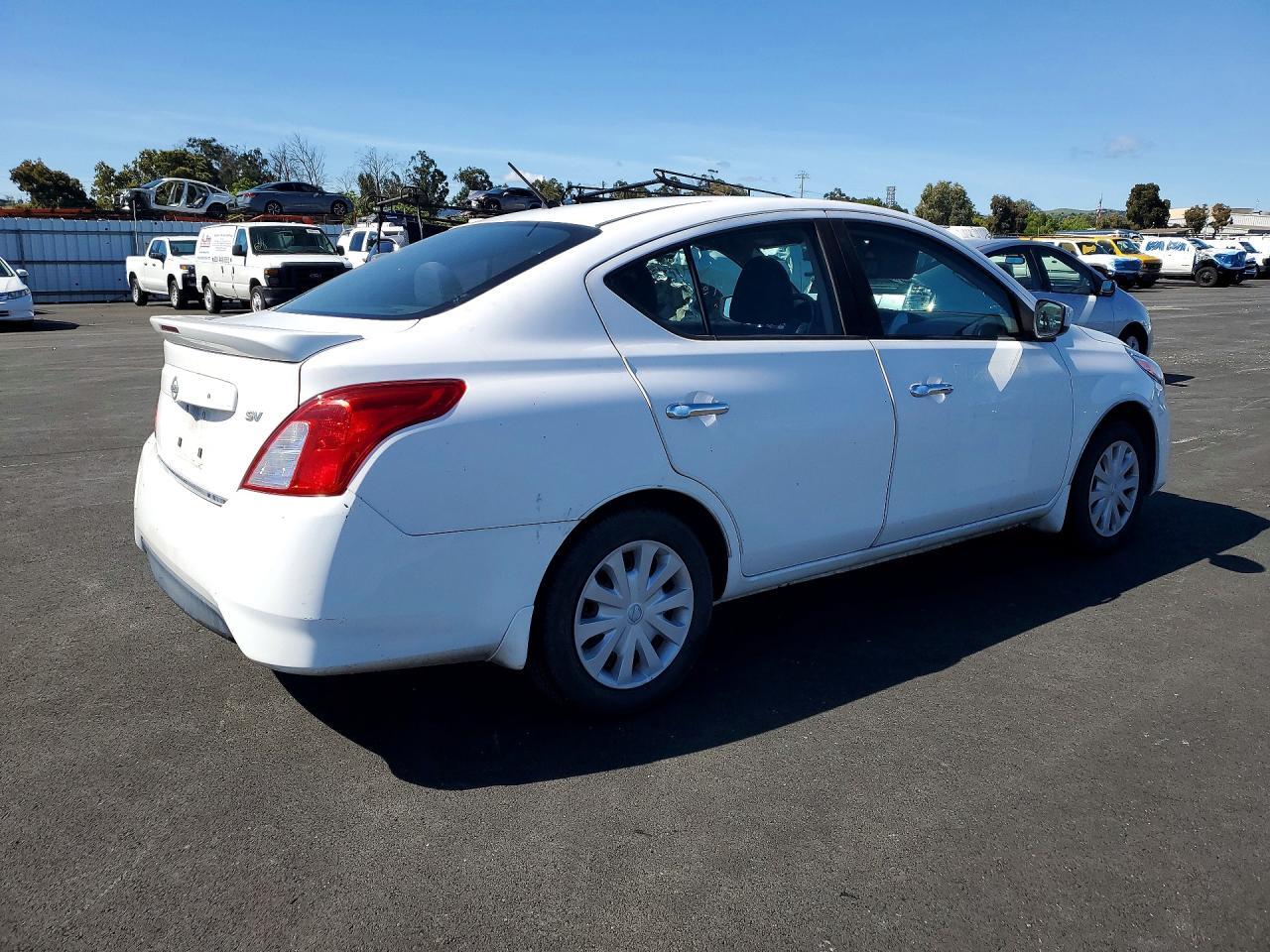 2017 NISSAN VERSA