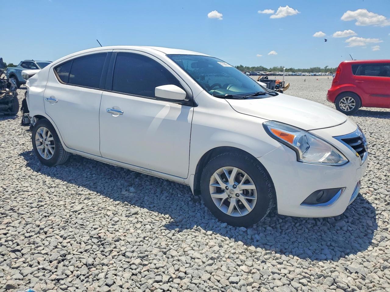 2018 NISSAN VERSA