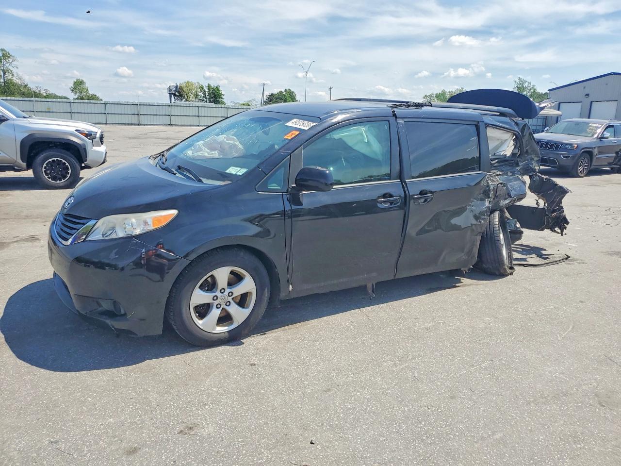 2015 TOYOTA SIENNA
