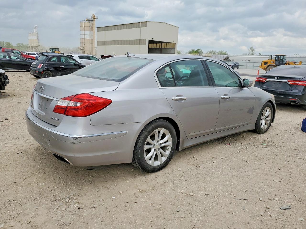 2013 HYUNDAI GENESIS