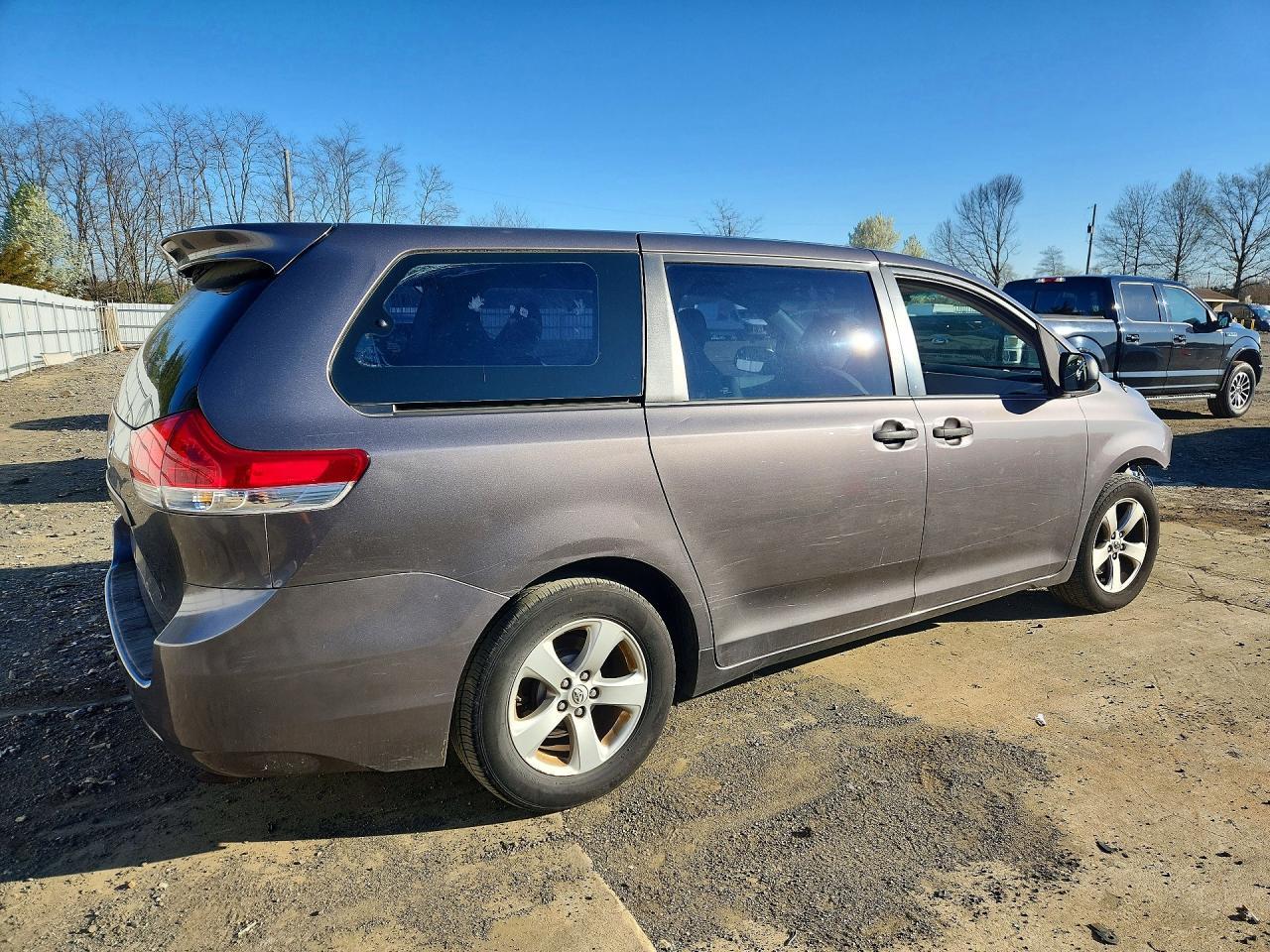 2013 TOYOTA SIENNA