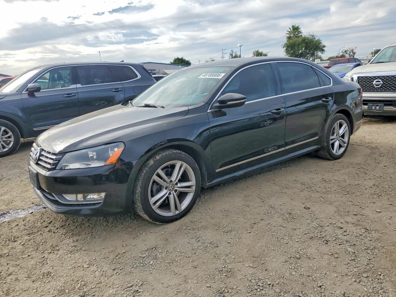 2012 VOLKSWAGEN Passat