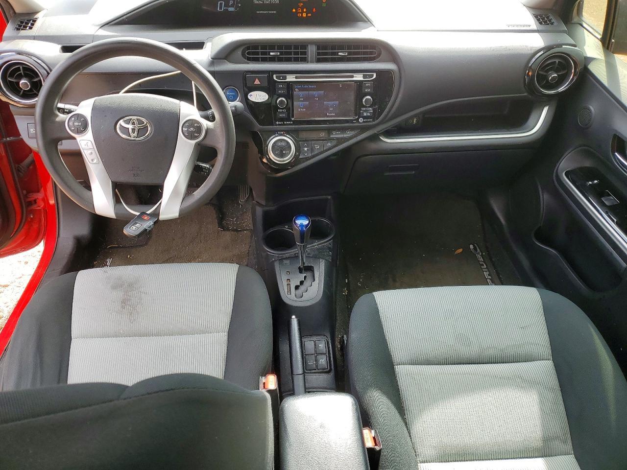 2017 TOYOTA Prius c