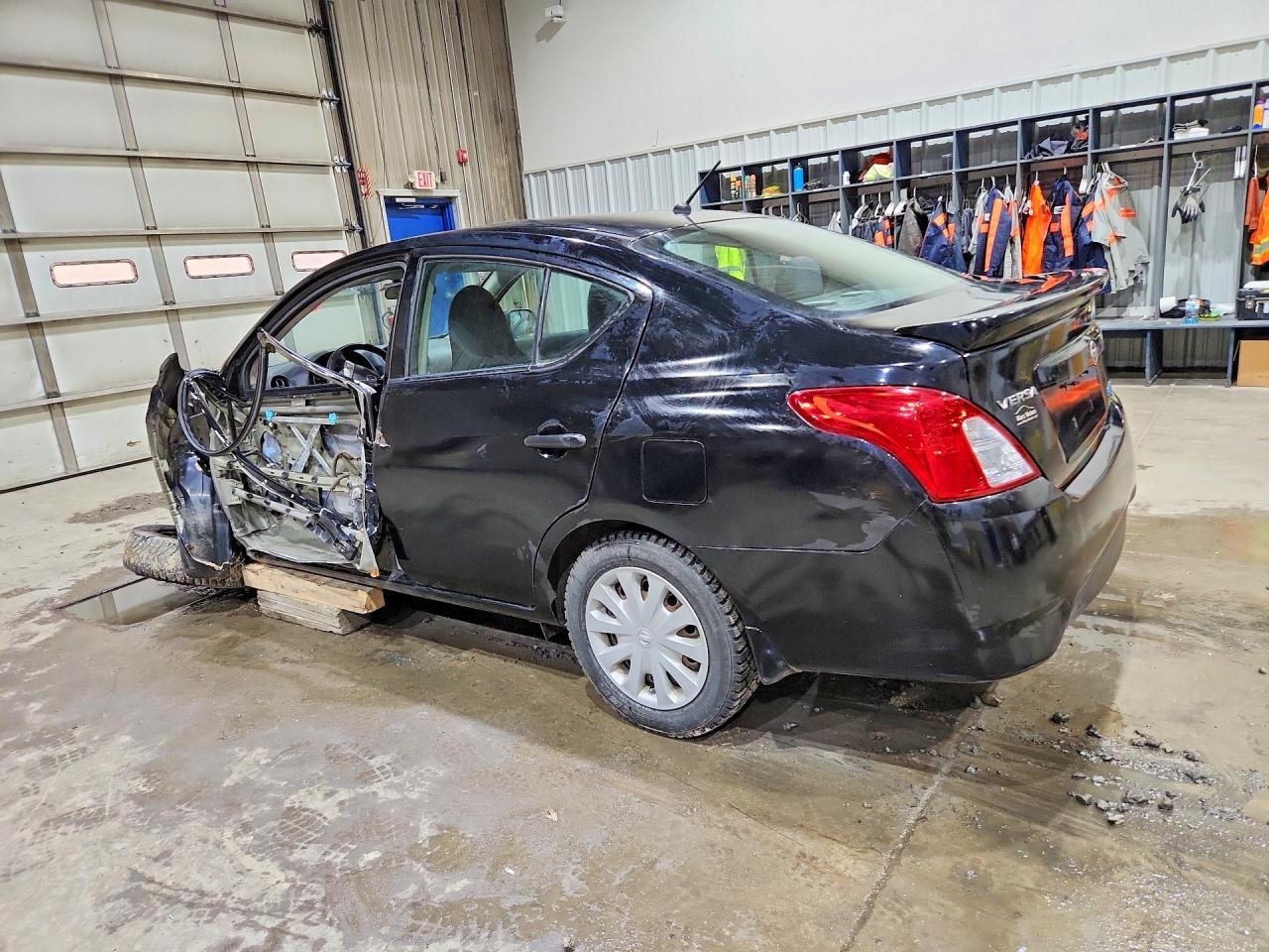2015 NISSAN VERSA