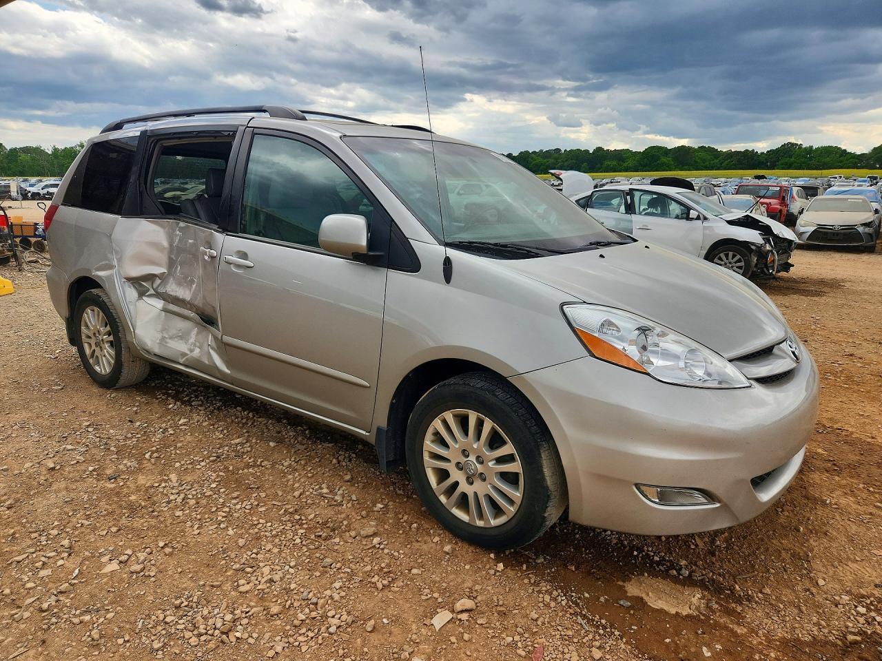 2008 TOYOTA SIENNA