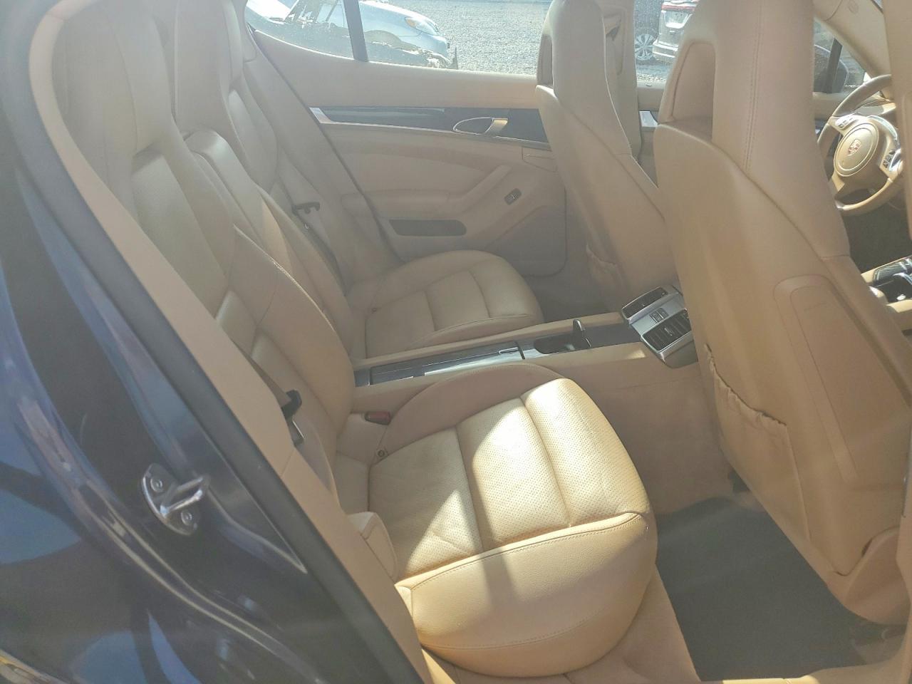 2011 PORSCHE Panamera