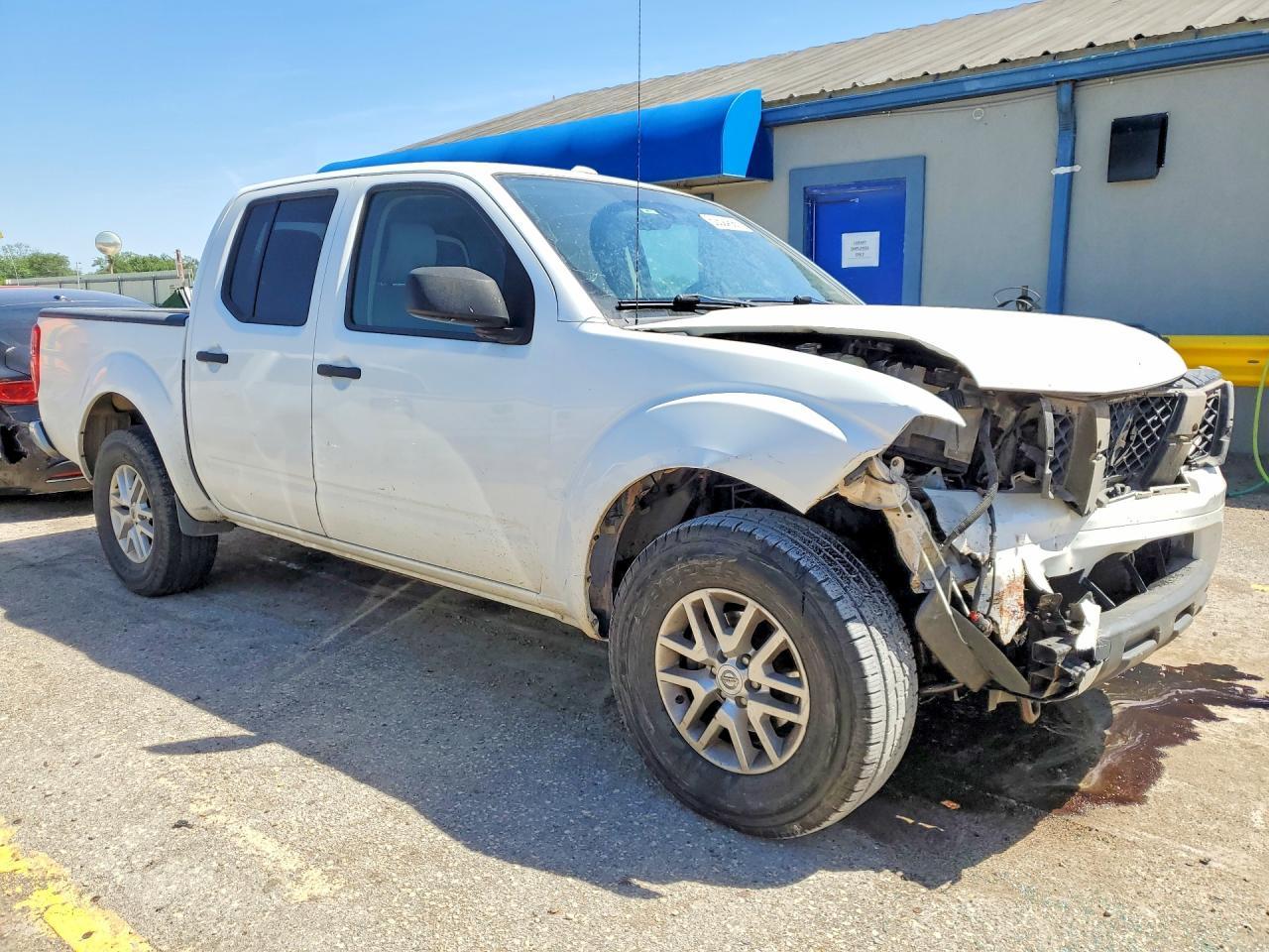 2015 NISSAN Frontier