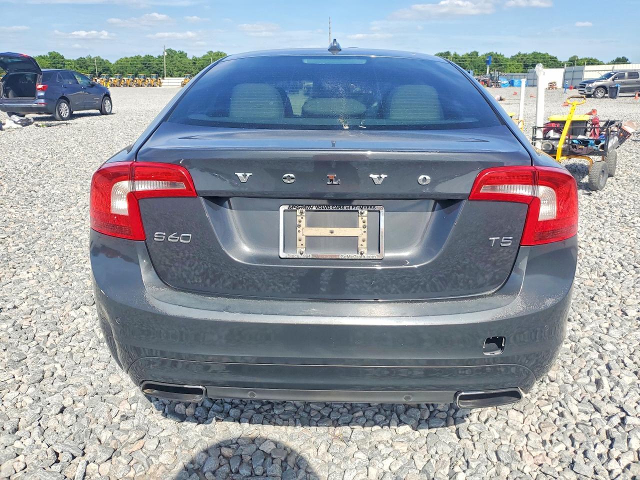 2015 VOLVO S60