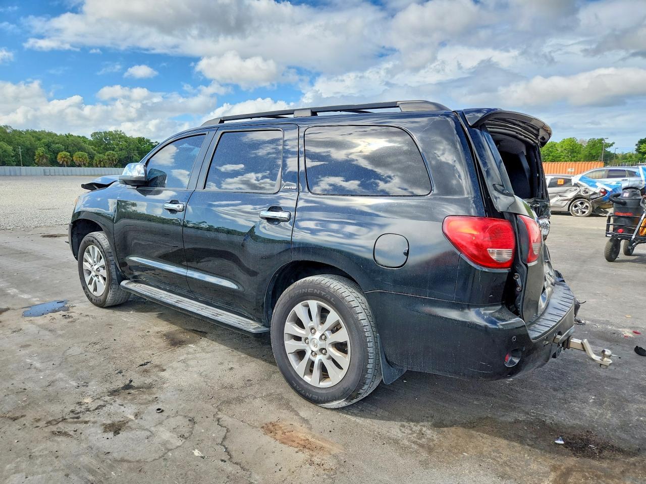 2011 TOYOTA Sequoia