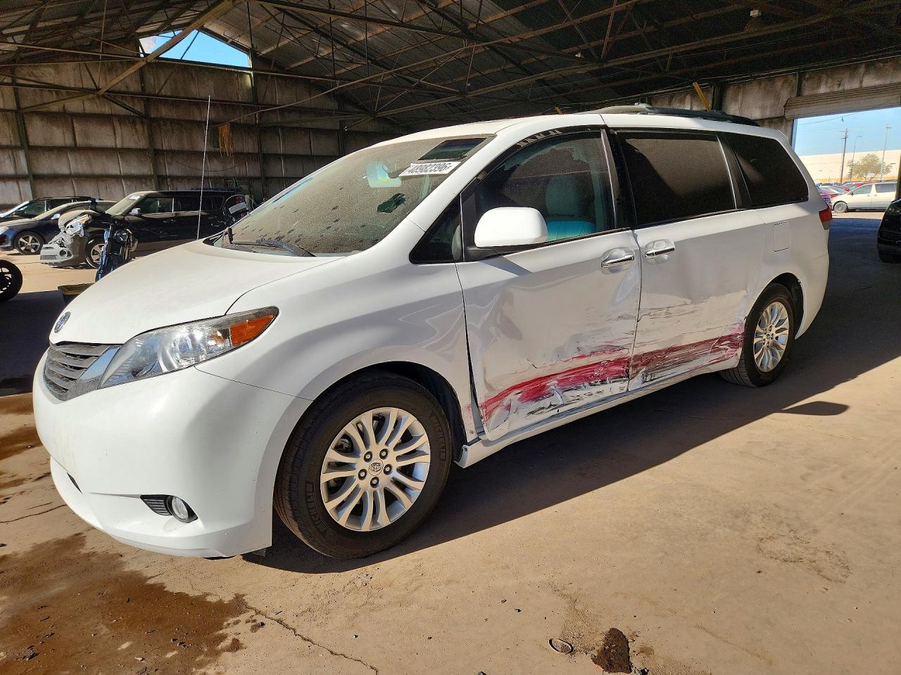 2013 TOYOTA SIENNA