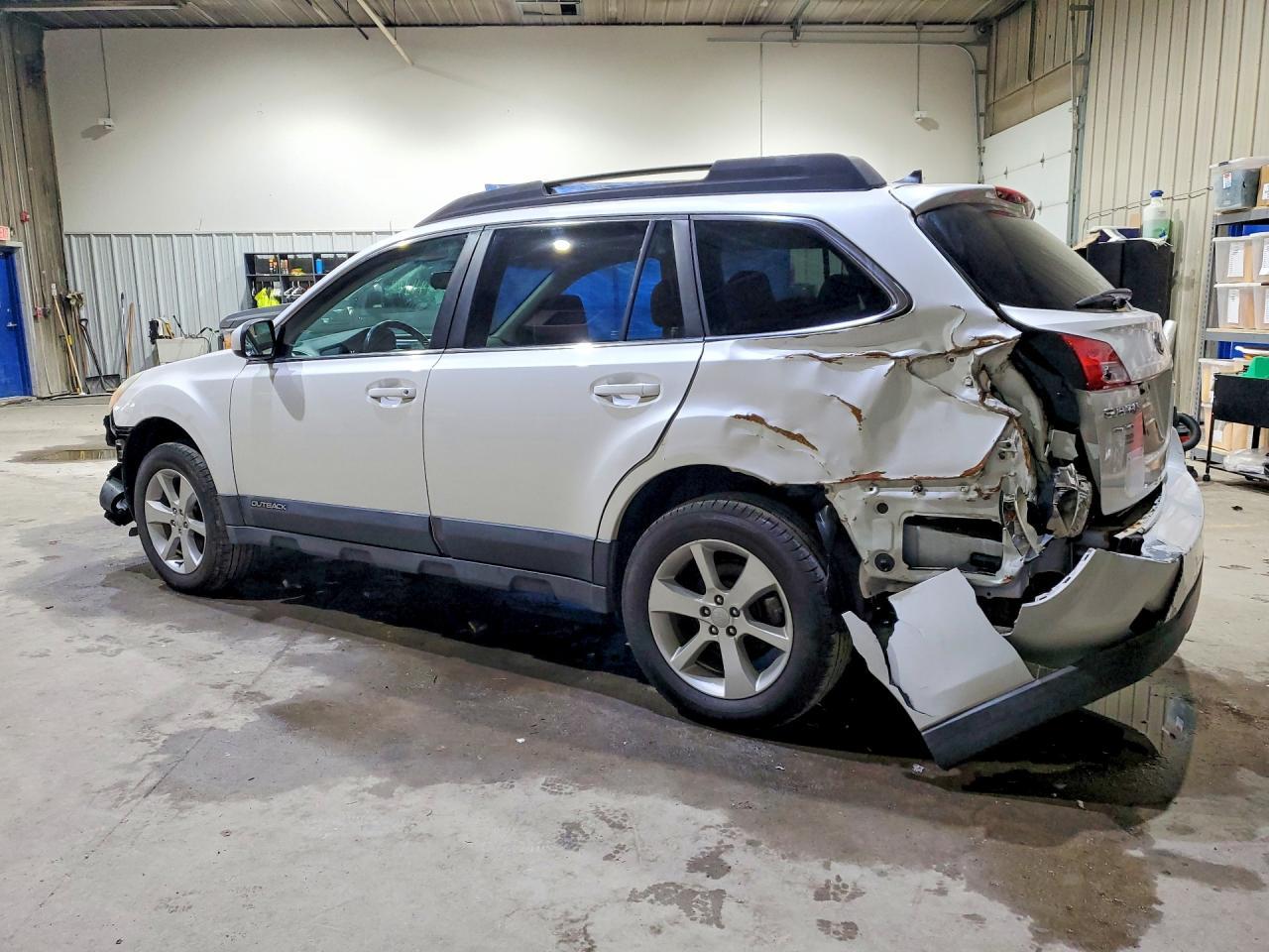 2014 SUBARU Outback