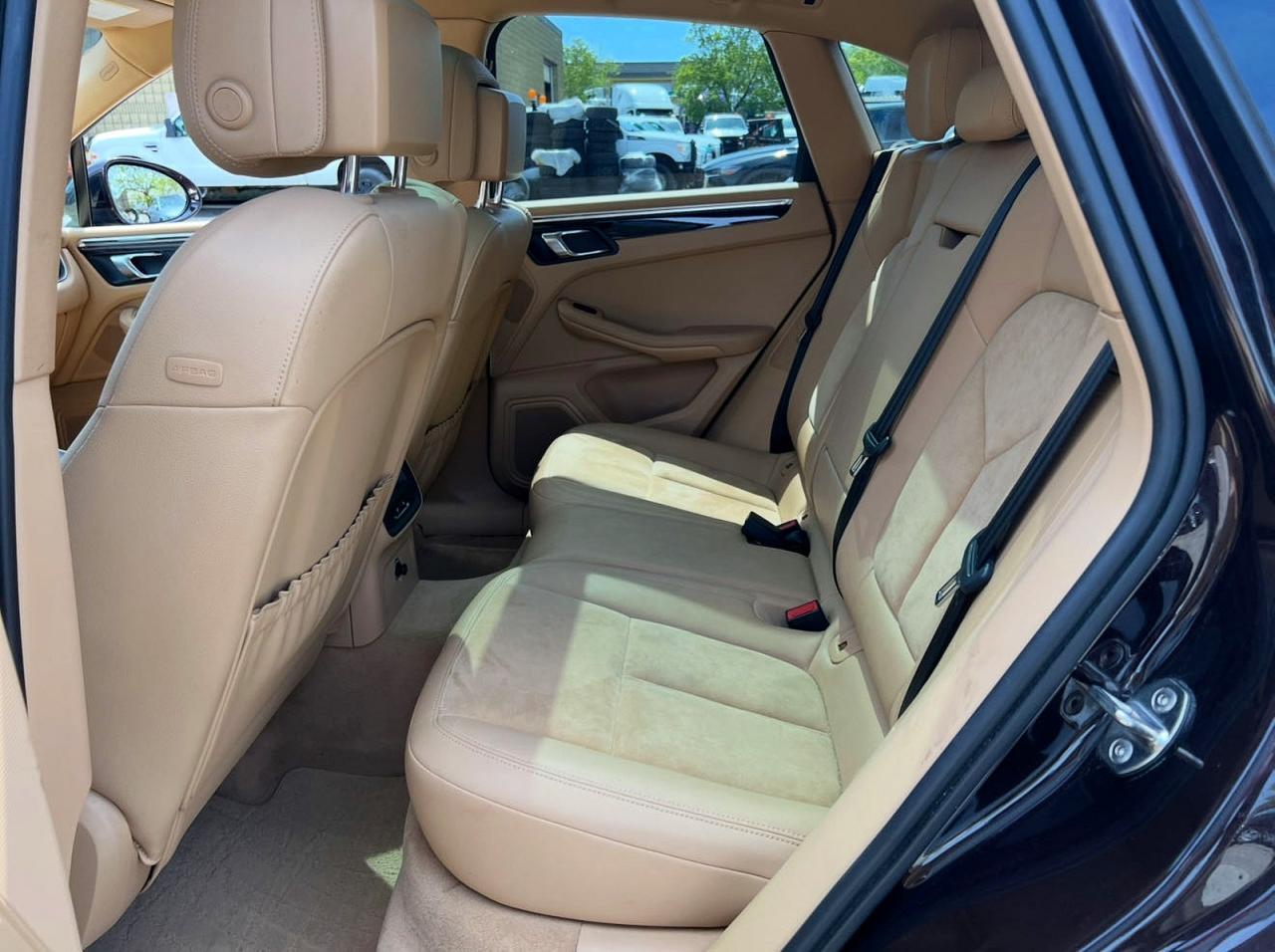 2015 PORSCHE Macan