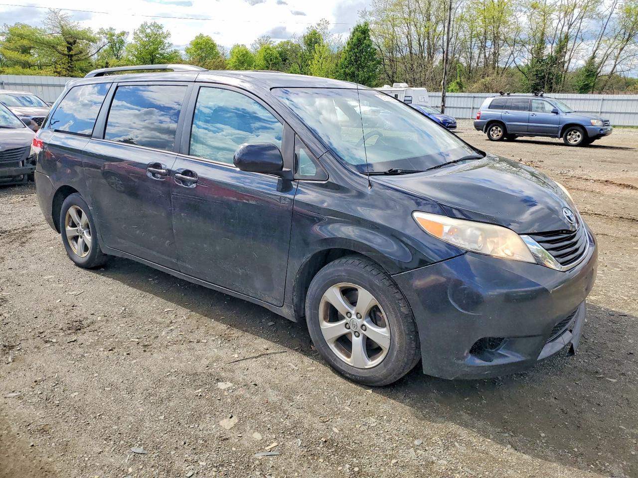 2013 TOYOTA SIENNA