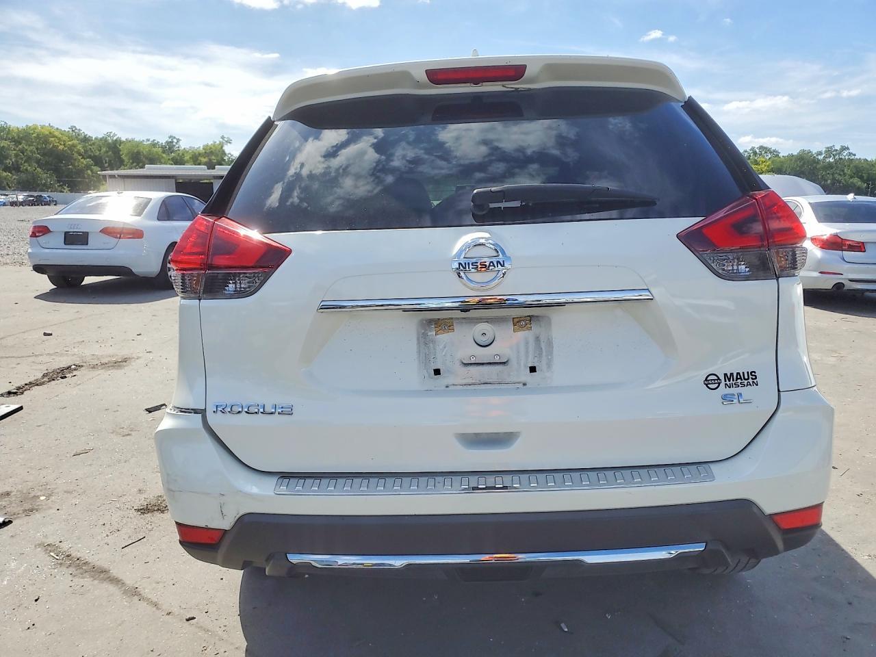 2017 NISSAN ROGUE
