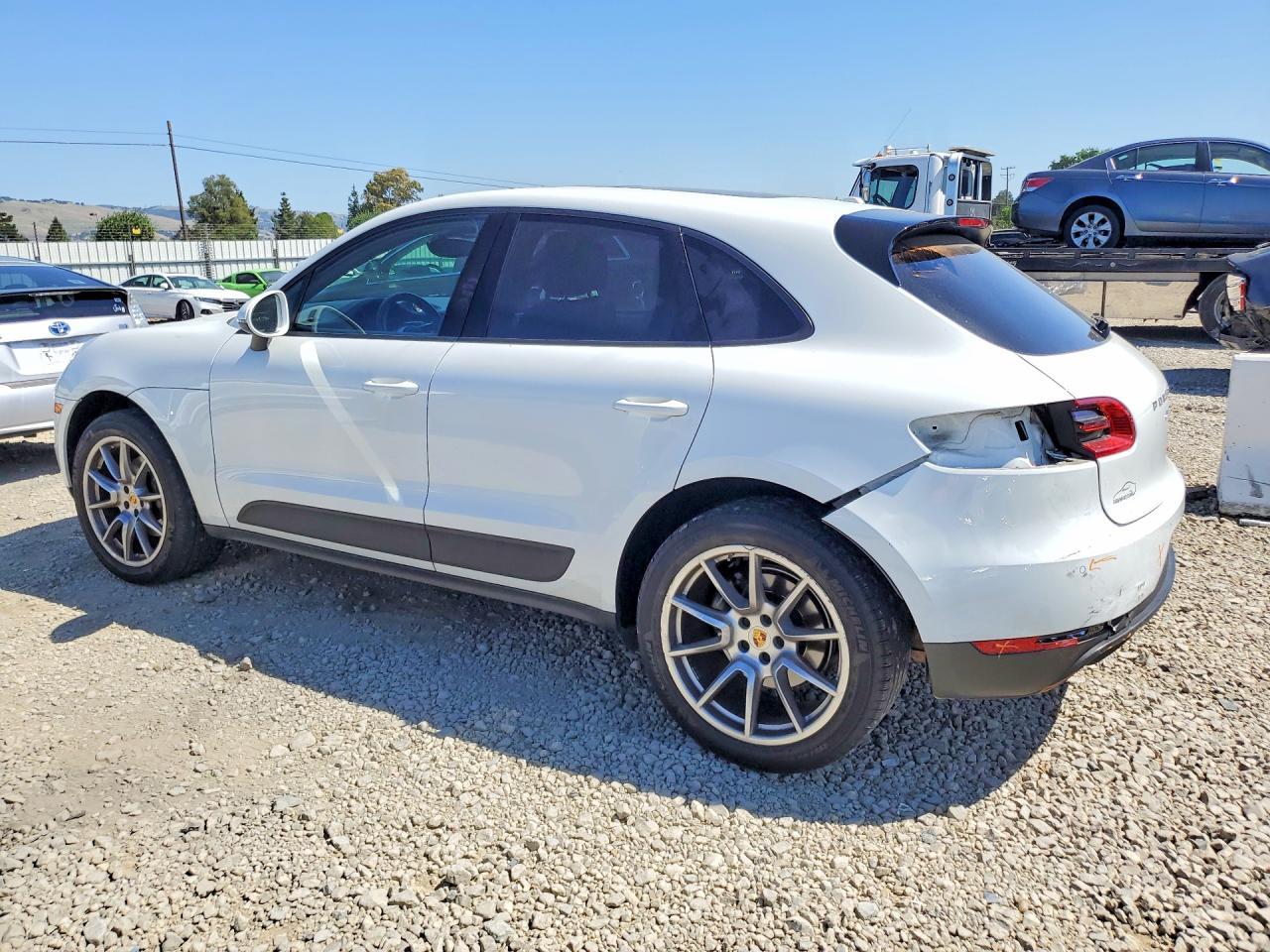 2017 PORSCHE Macan