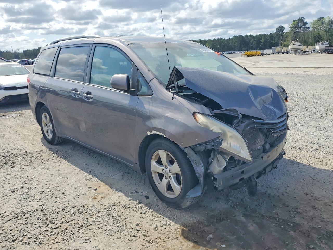 2012 TOYOTA SIENNA