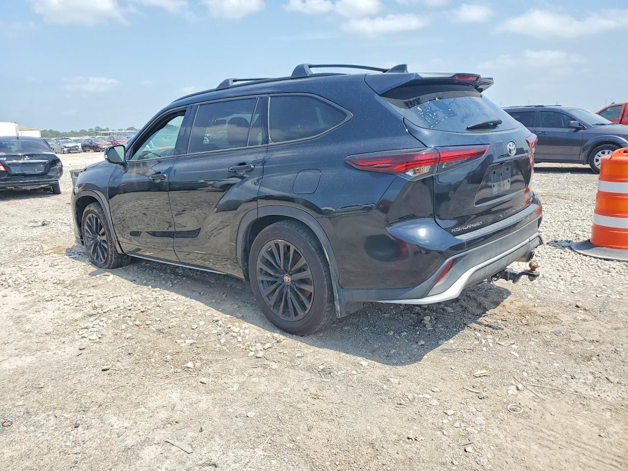 2024 TOYOTA HIGHLANDER