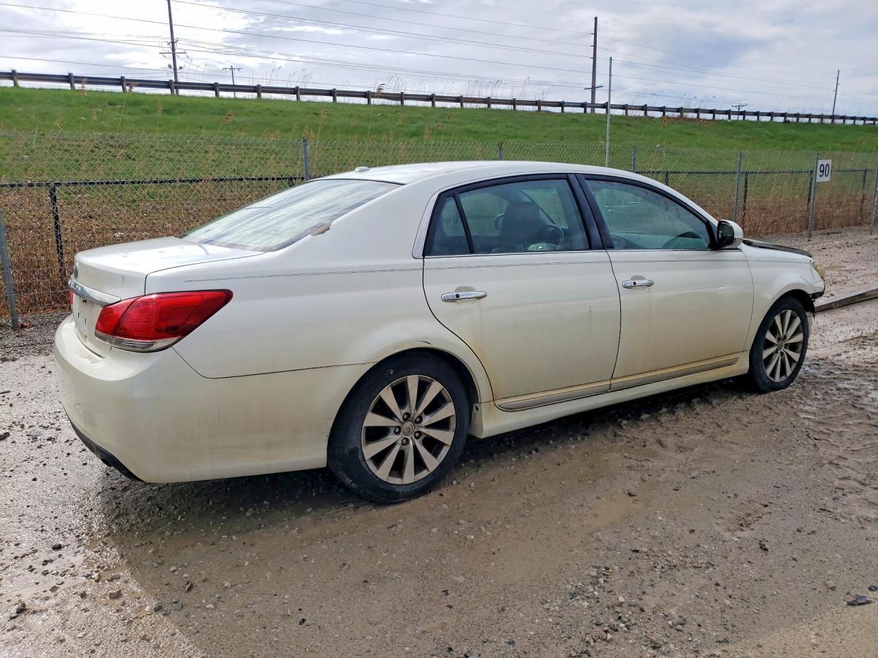 2011 TOYOTA Avalon