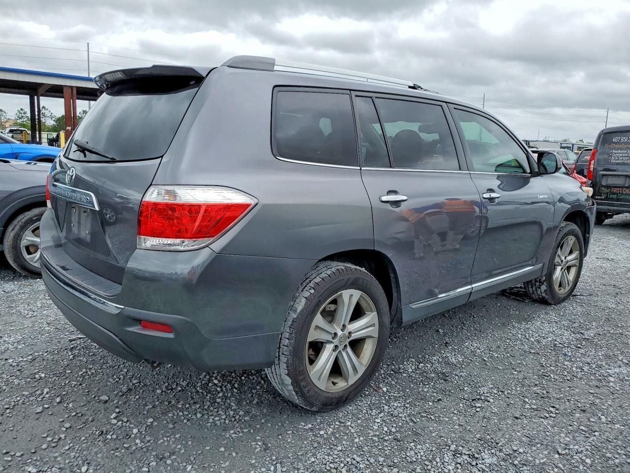 2011 TOYOTA HIGHLANDER