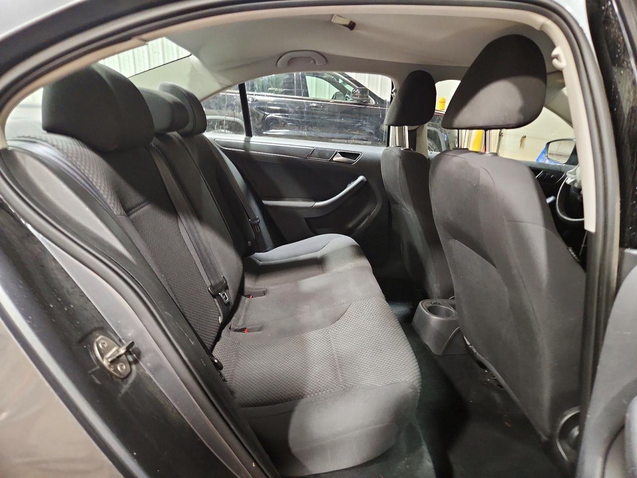 2011 VOLKSWAGEN JETTA