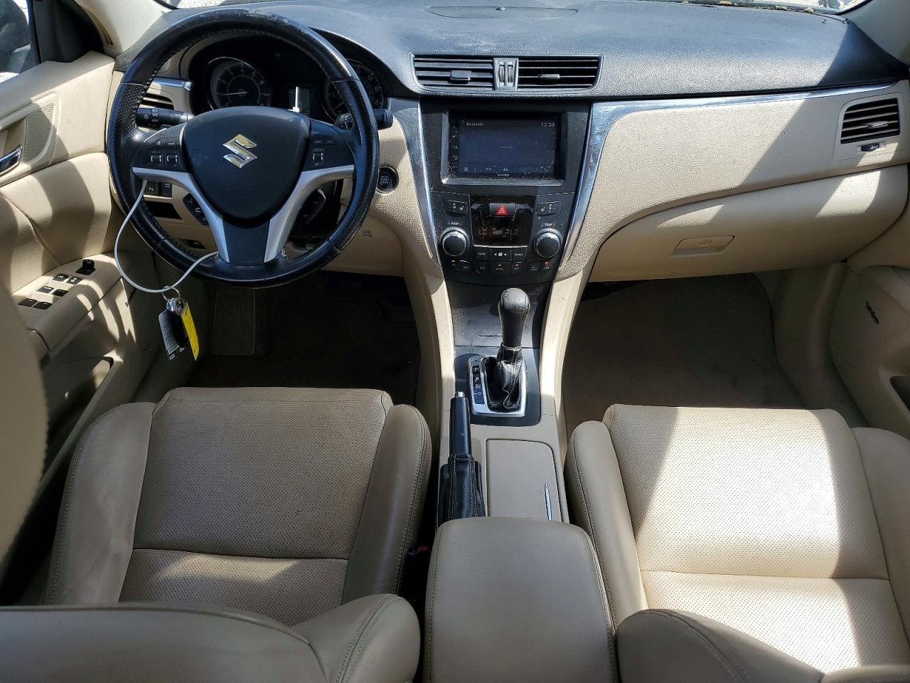 2011 SUZUKI Kizashi