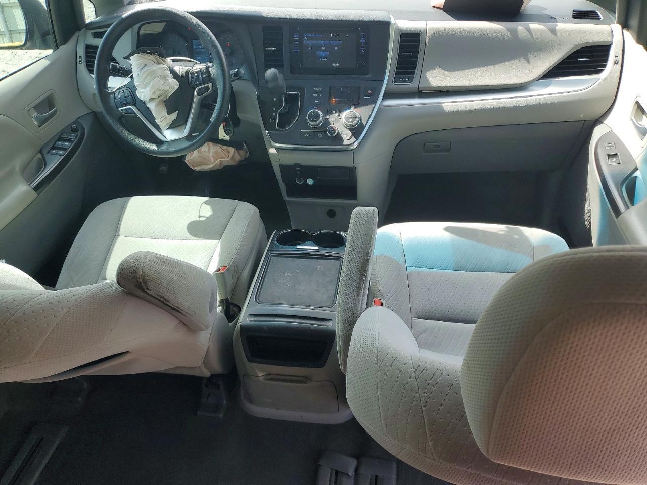2017 TOYOTA SIENNA