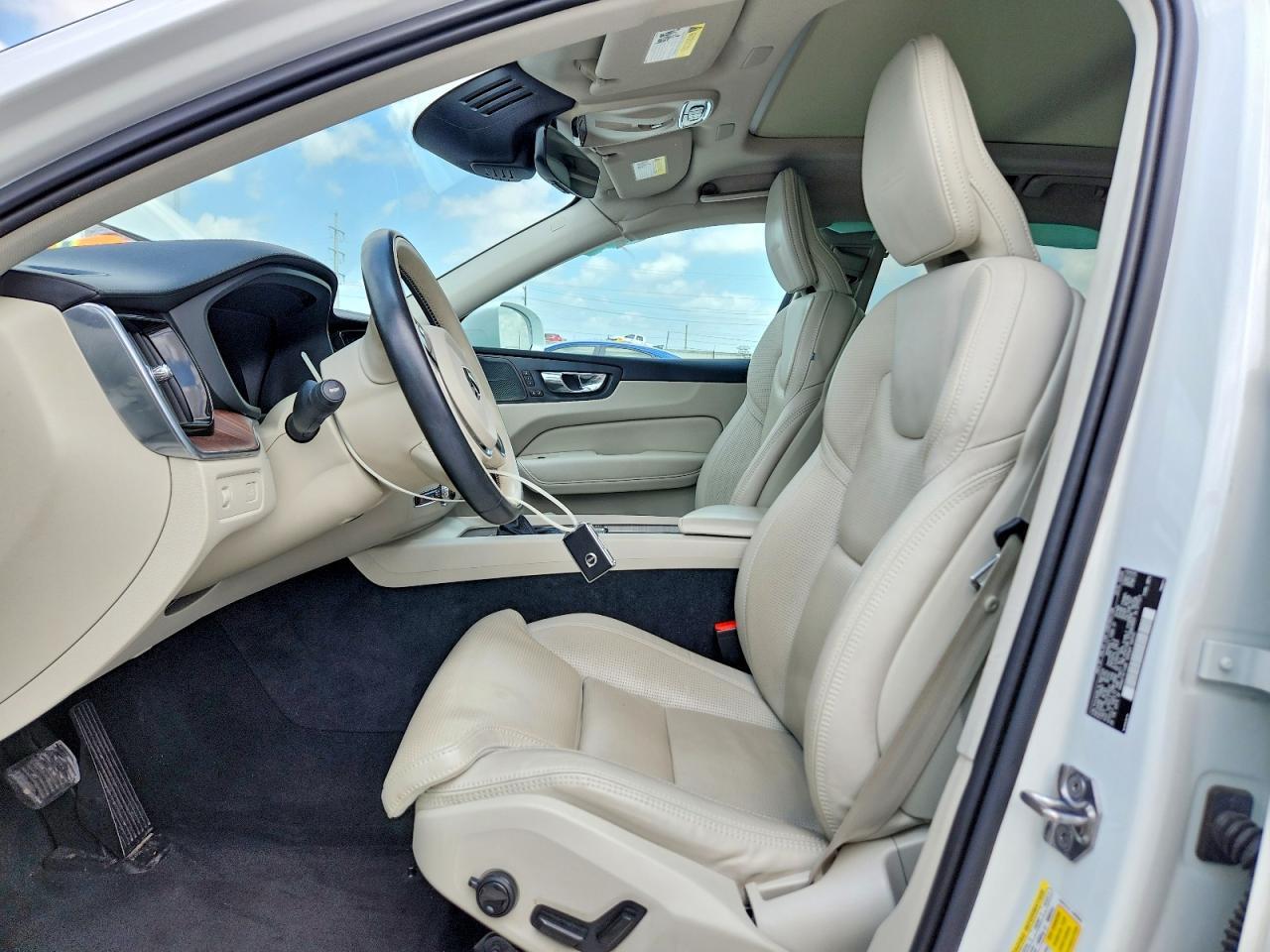 2020 VOLVO XC60