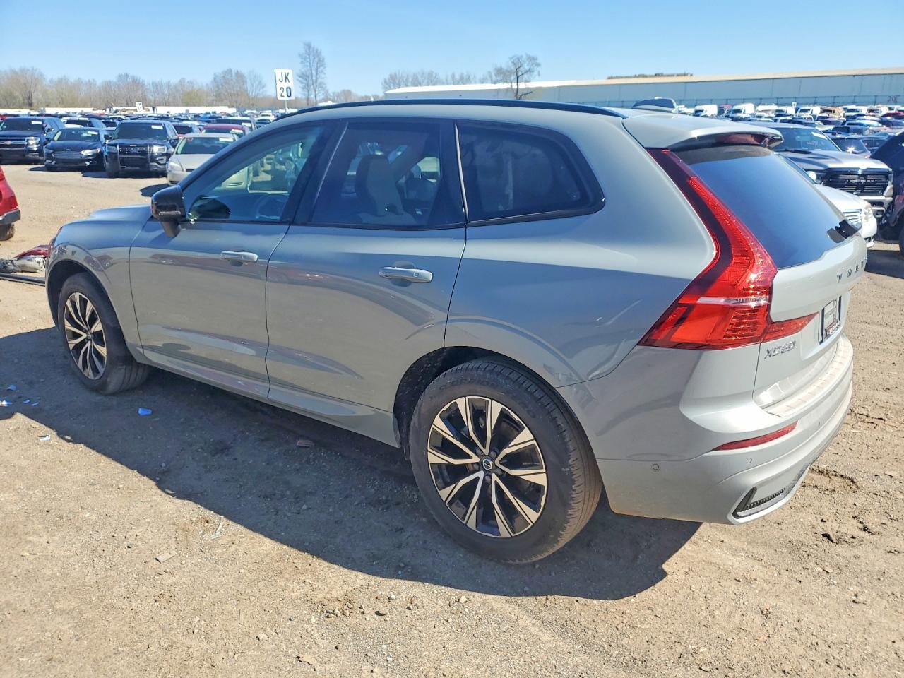 2025 VOLVO XC60