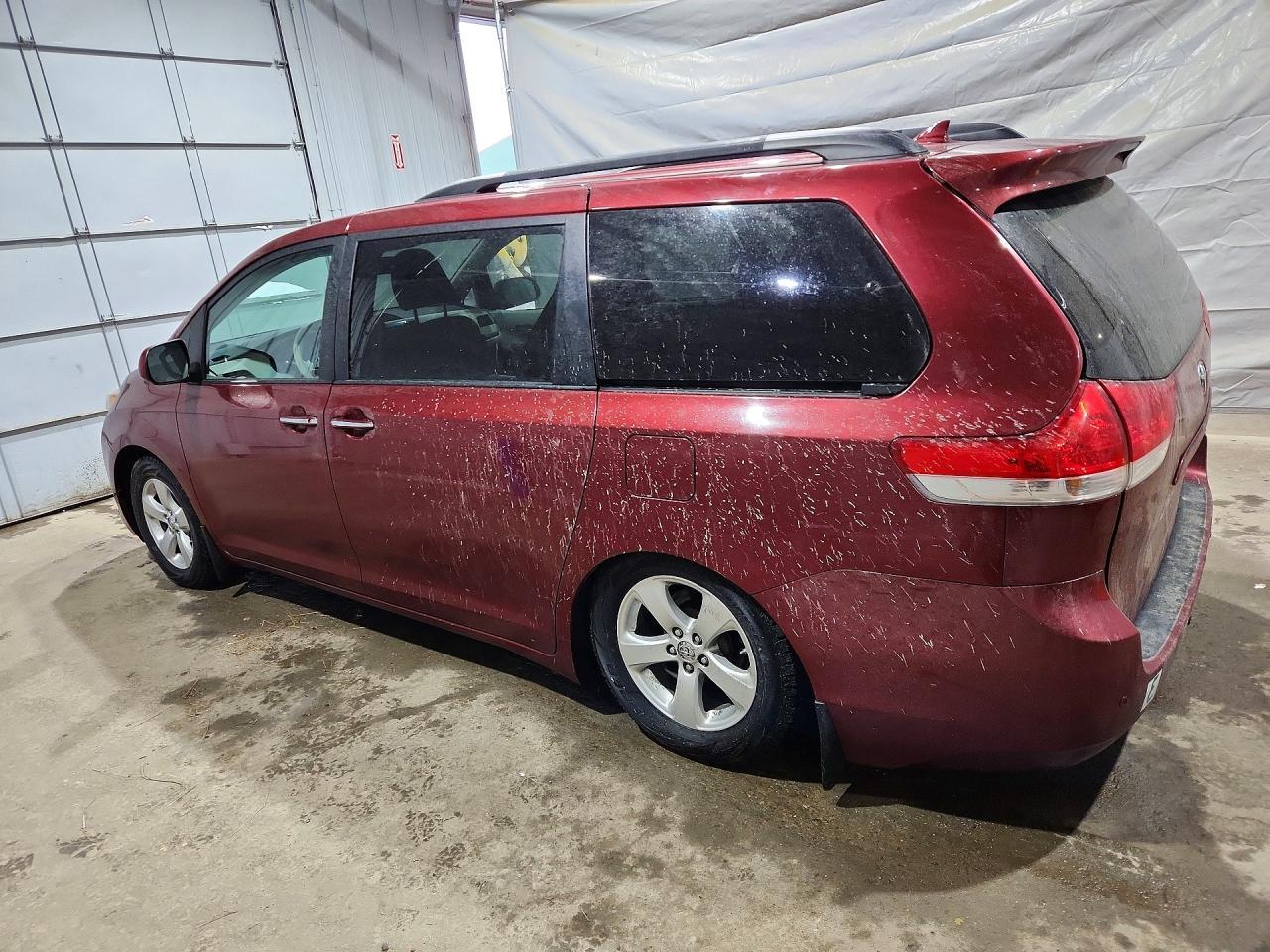 2011 TOYOTA SIENNA