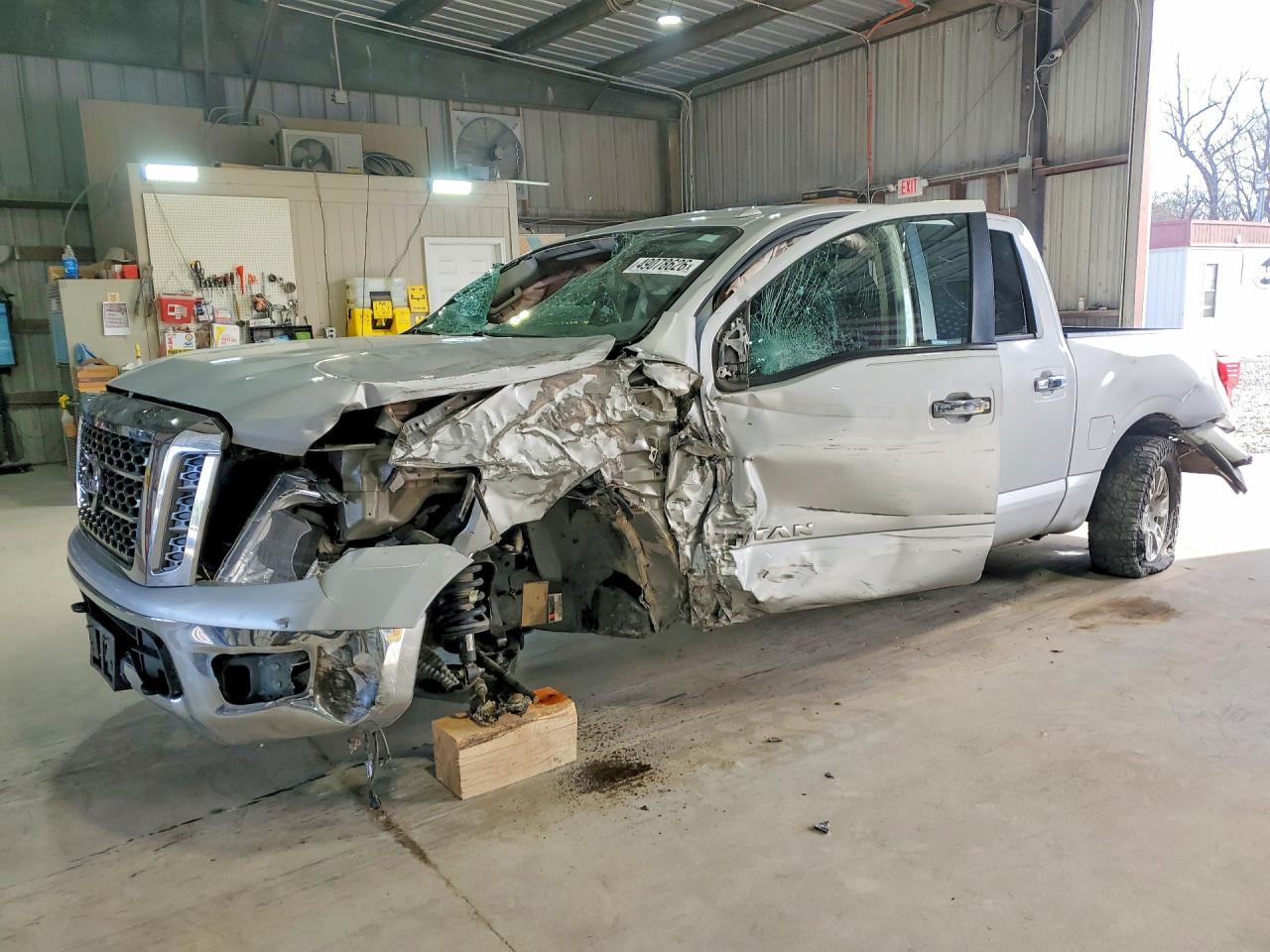 2017 NISSAN Titan