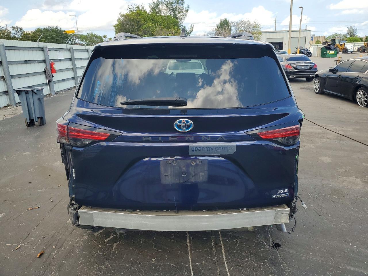 2021 TOYOTA SIENNA