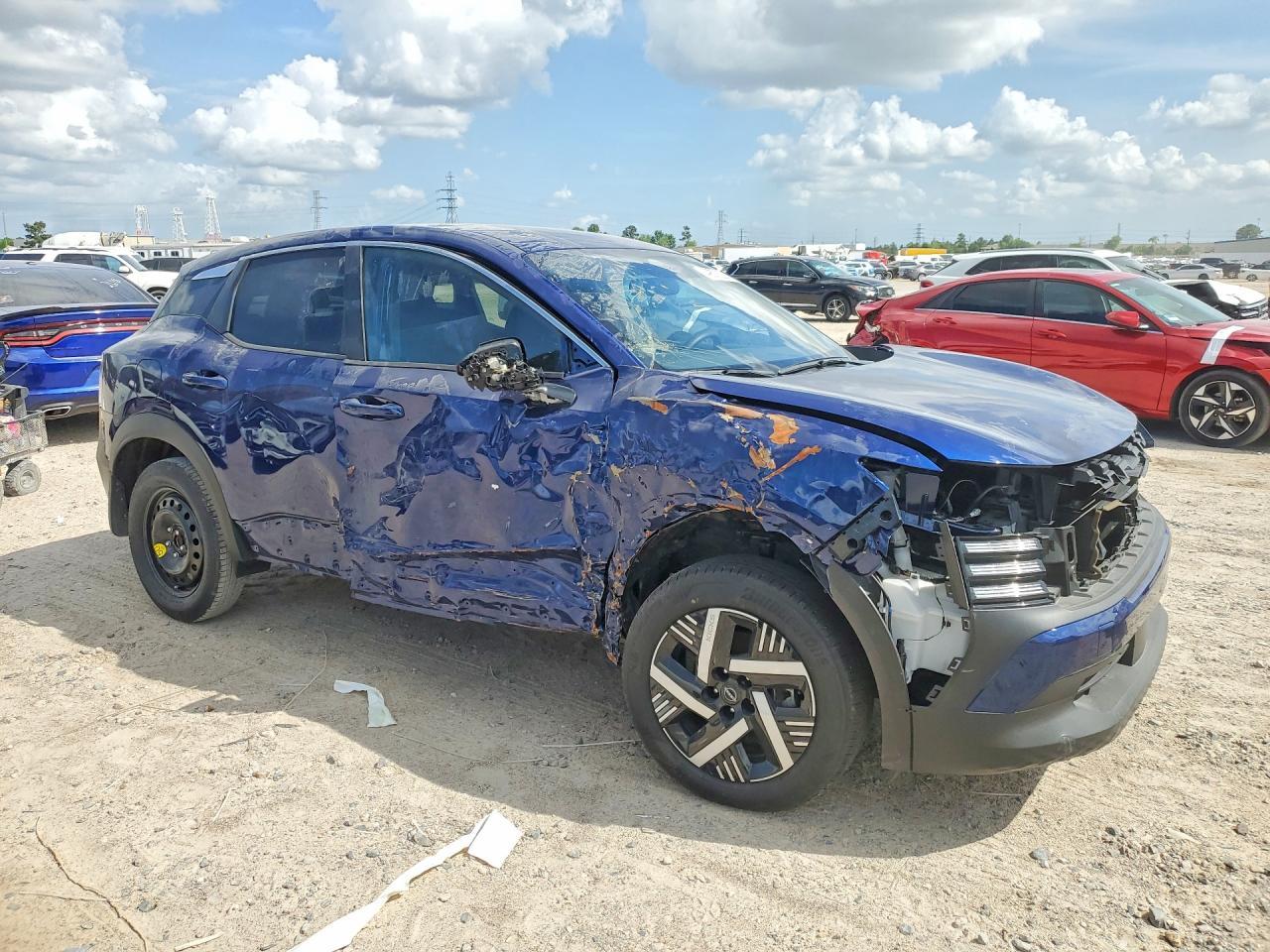 2025 NISSAN KICKS
