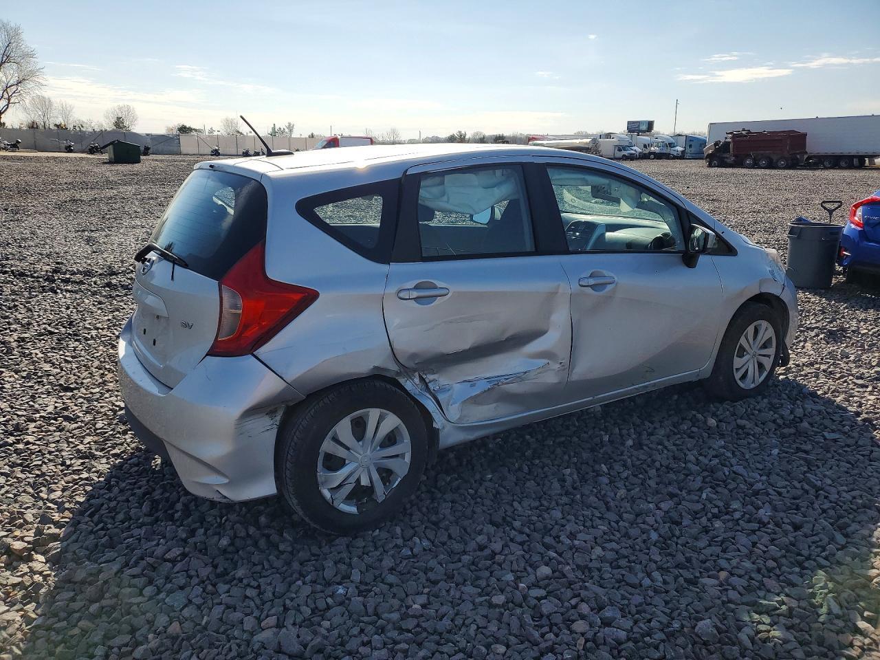 2017 NISSAN Versa Note