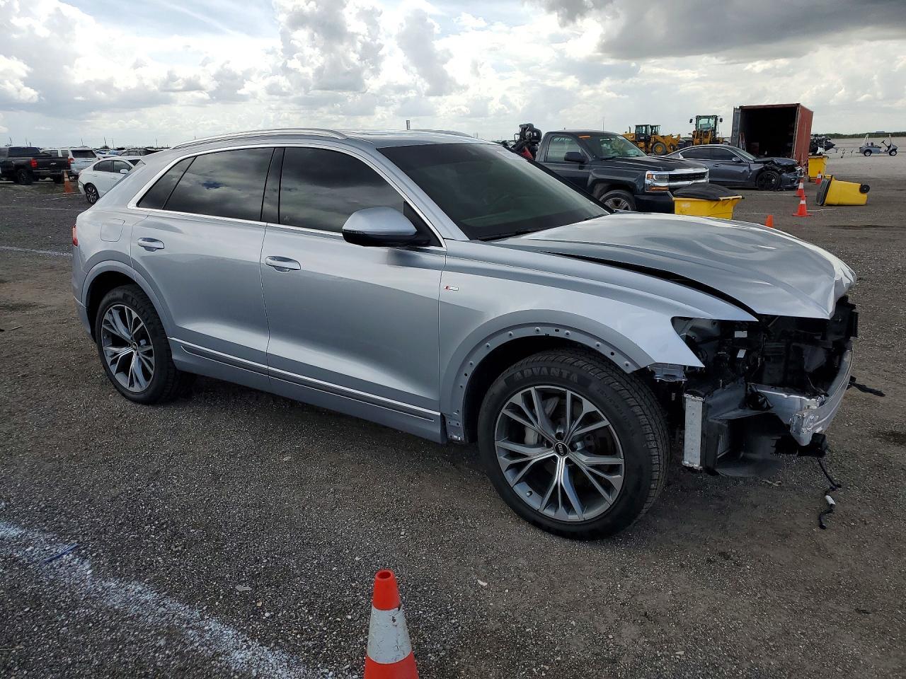 2021 AUDI Q8