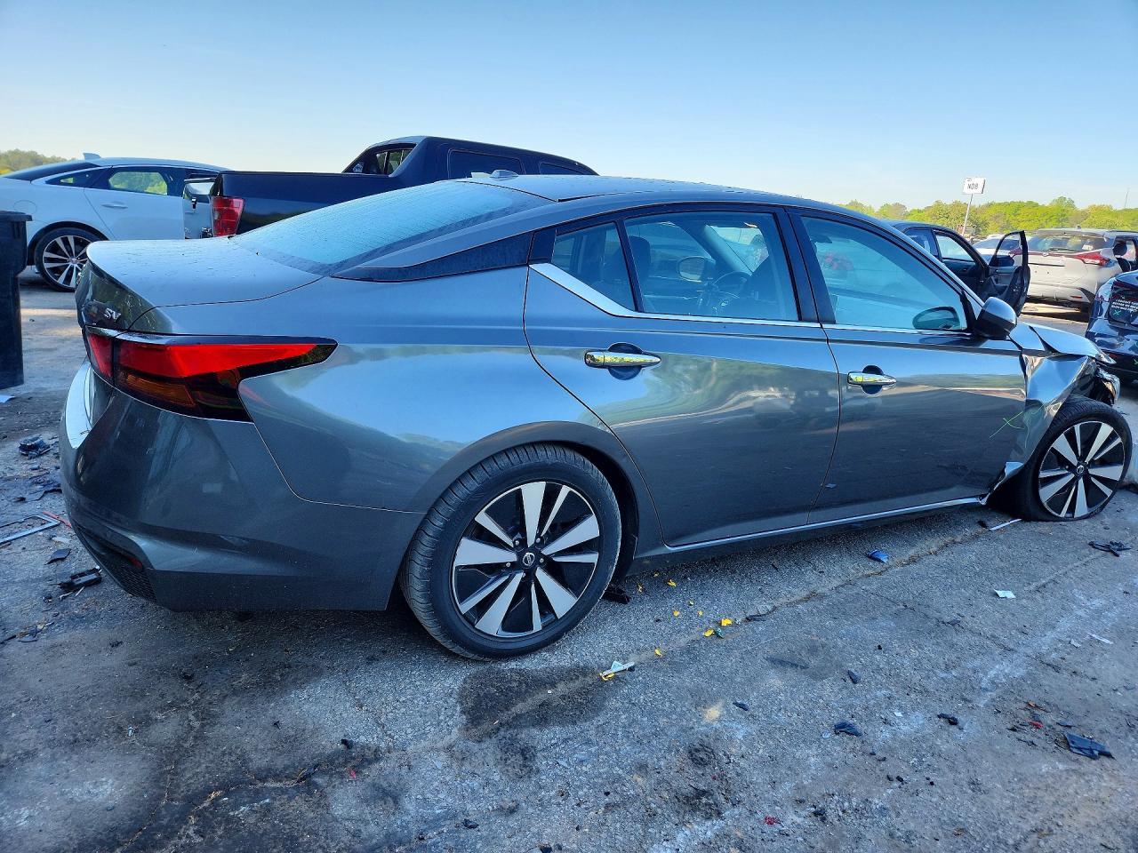 2022 NISSAN ALTIMA