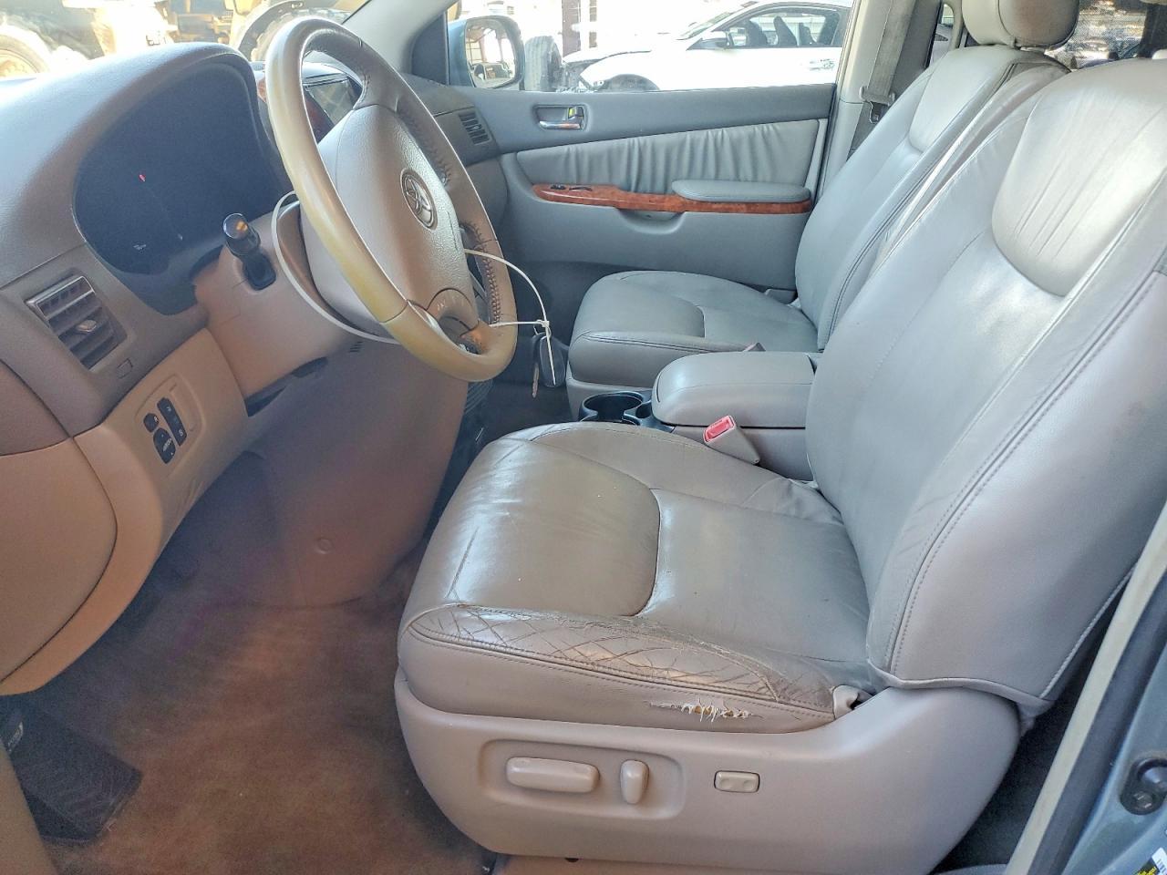 2006 TOYOTA SIENNA