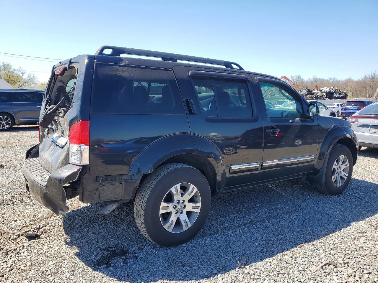 2012 NISSAN PATHFINDER