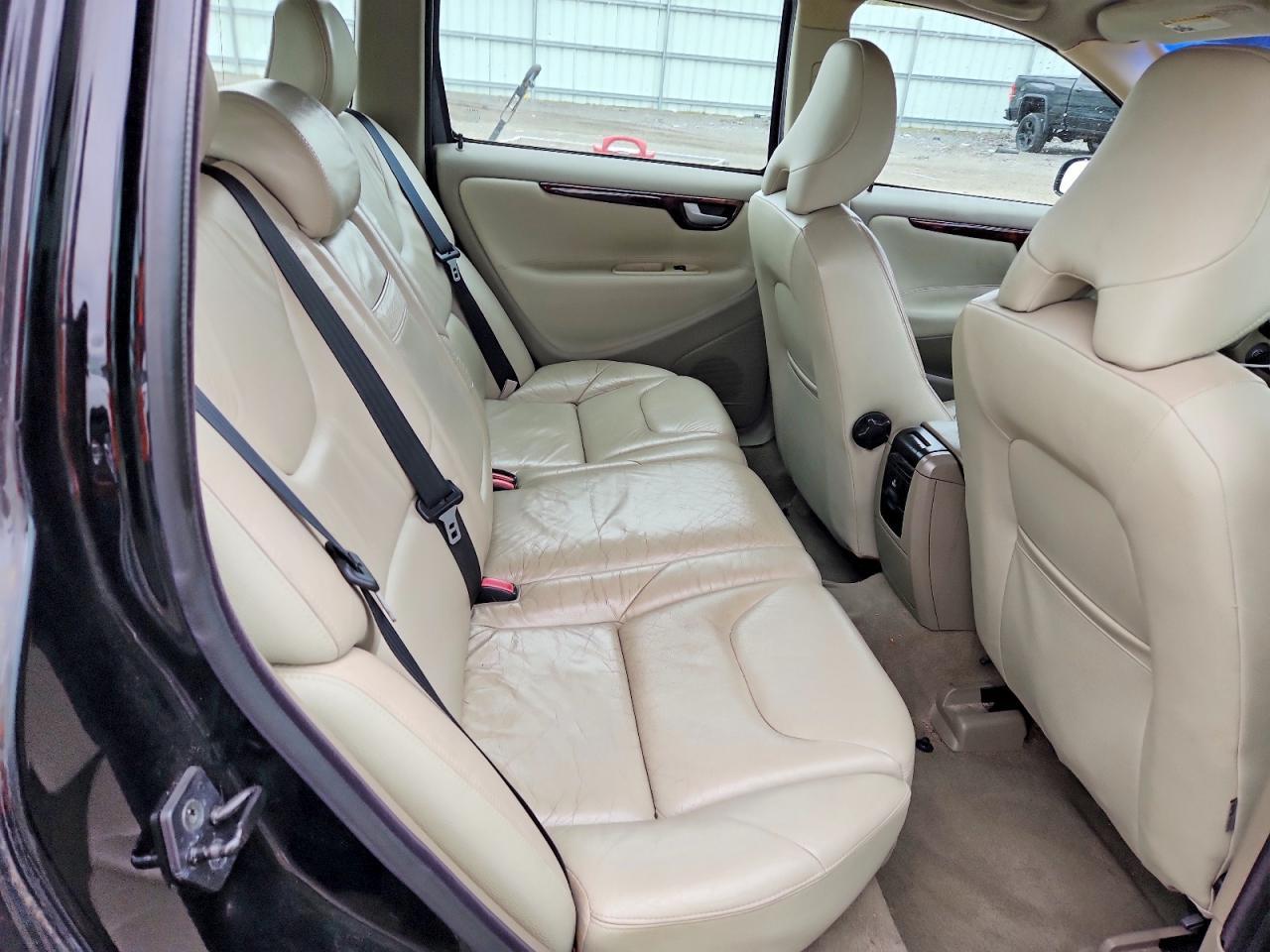 2006 VOLVO V70